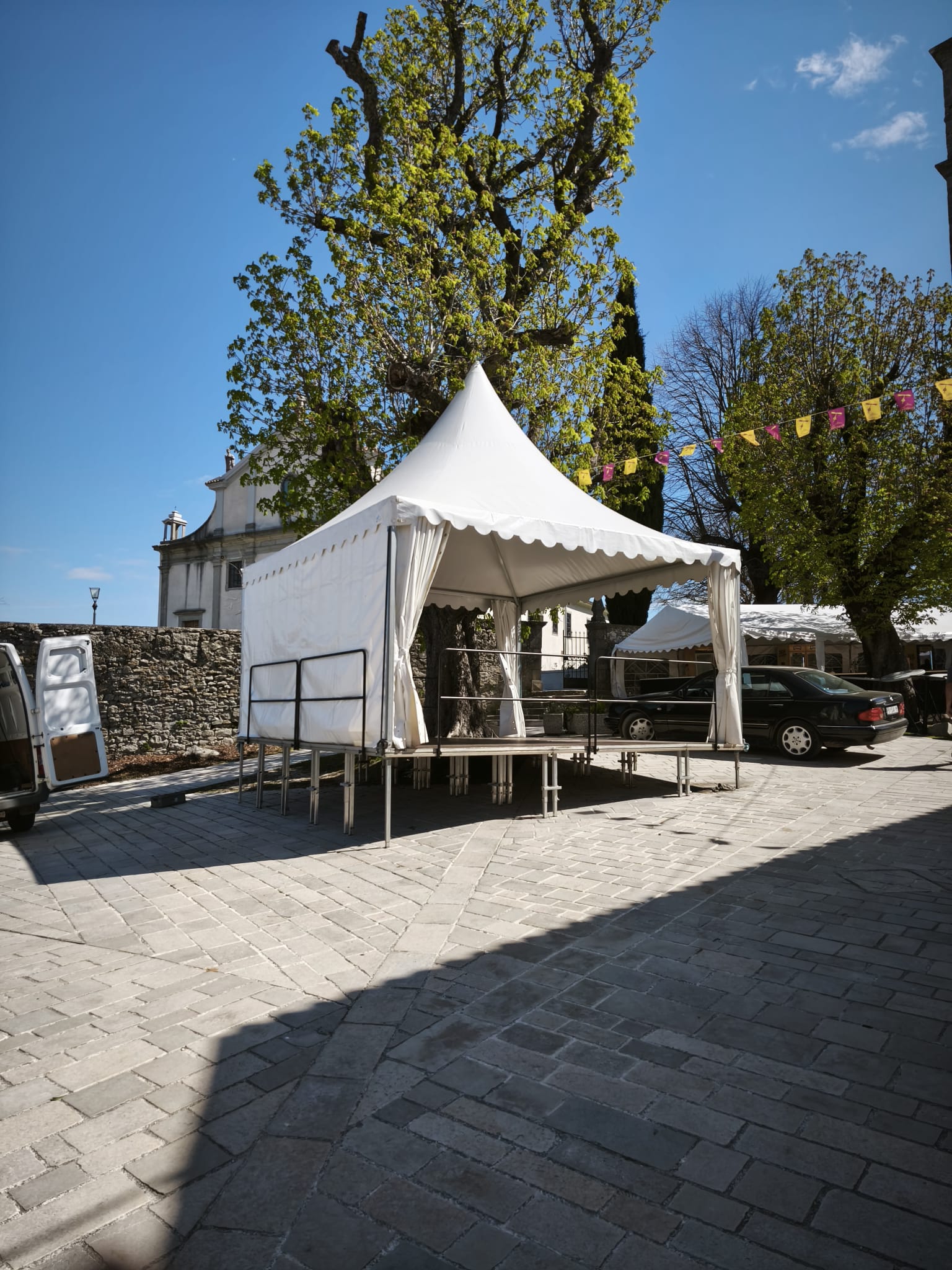 Pagoda pozornica na manifestaciji
